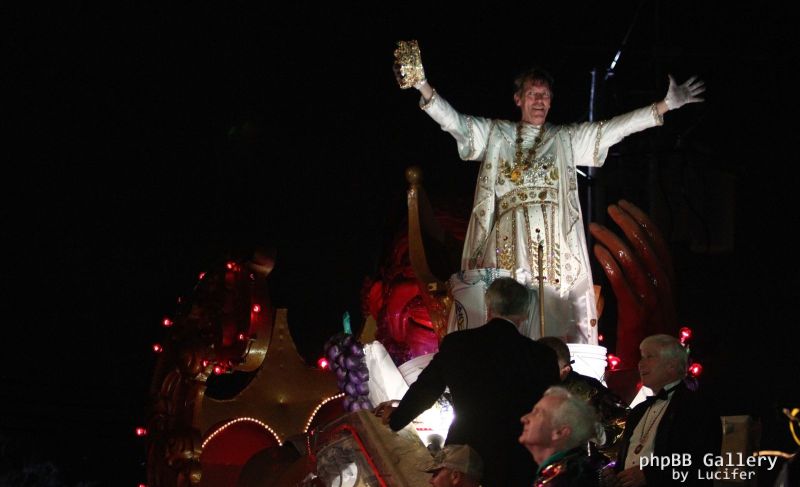 Hugh Laurie - New Orleans - Mardi Gras Parade 2014