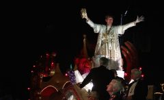 Hugh Laurie - New Orleans - Mardi Gras Parade 2014