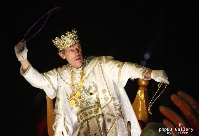 Hugh Laurie - New Orleans - Mardi Gras Parade 2014