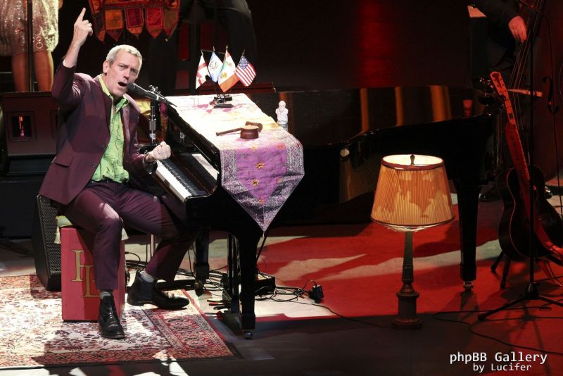 Hugh Laurie & The Copper Bottom Band perform in Mexico City 2014