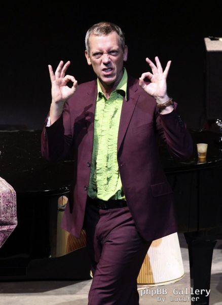Hugh Laurie & The Copper Bottom Band perform in Mexico City 2014