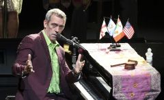 Hugh Laurie & The Copper Bottom Band perform in Mexico City 2014