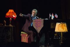 Hugh Laurie & The Copper Bottom Band perform in Budapest 2014