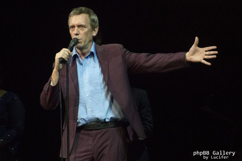 Hugh Laurie & The Copper Bottom Band perform in Budapest 2014