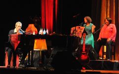 Hugh Laurie & The Copper Bottom Band perform in Brno 2014