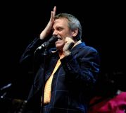 Hugh Laurie & The Copper Bottom Band perform in Brno 2014