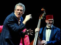 Hugh Laurie & The Copper Bottom Band perform in Brno 2014