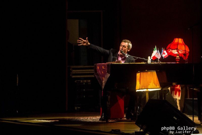 Hugh Laurie & The Copper Bottom Band perform in Milan 2014