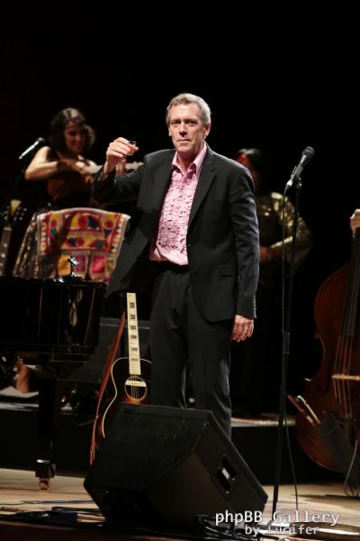 Hugh Laurie & The Copper Bottom Band perform in Milan 2014