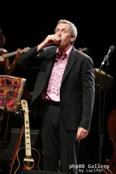 Hugh Laurie & The Copper Bottom Band perform in Milan 2014