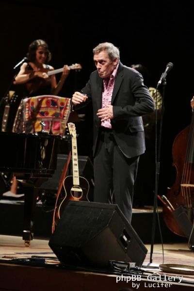 Hugh Laurie & The Copper Bottom Band perform in Milan 2014