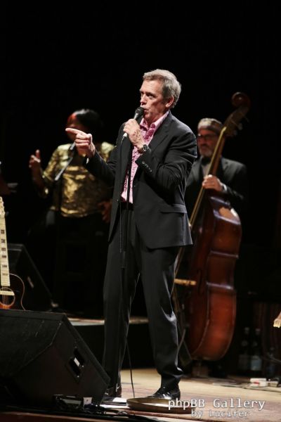 Hugh Laurie & The Copper Bottom Band perform in Milan 2014