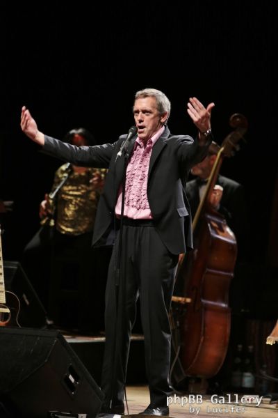 Hugh Laurie & The Copper Bottom Band perform in Milan 2014