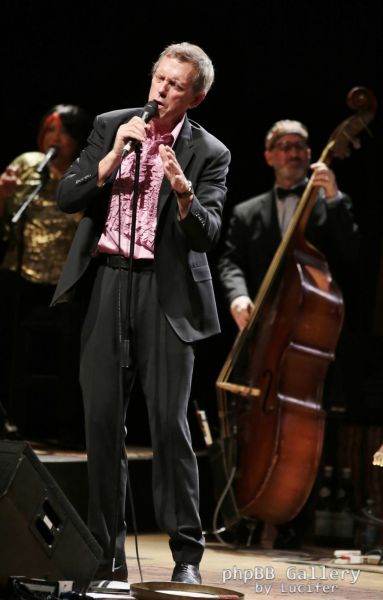 Hugh Laurie & The Copper Bottom Band perform in Milan 2014