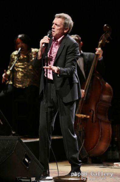 Hugh Laurie & The Copper Bottom Band perform in Milan 2014