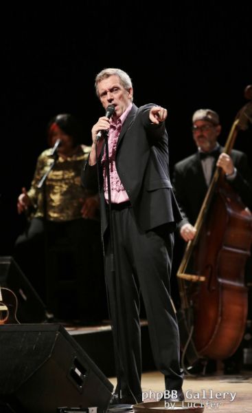 Hugh Laurie & The Copper Bottom Band perform in Milan 2014