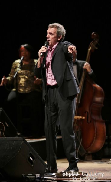 Hugh Laurie & The Copper Bottom Band perform in Milan 2014