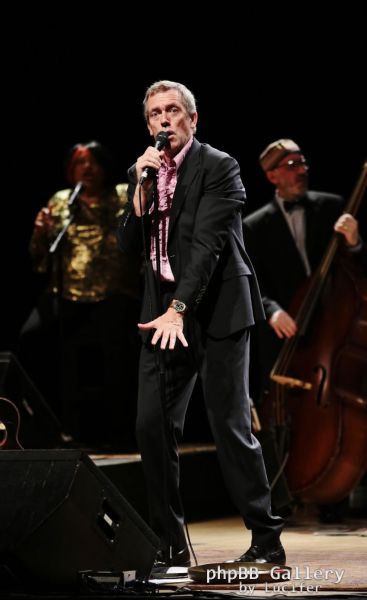 Hugh Laurie & The Copper Bottom Band perform in Milan 2014