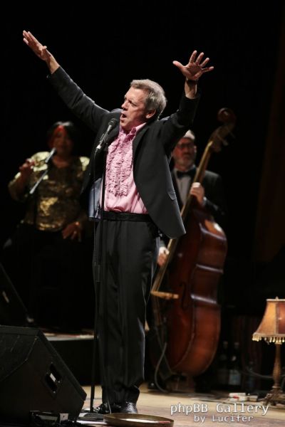 Hugh Laurie & The Copper Bottom Band perform in Milan 2014