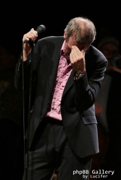 Hugh Laurie & The Copper Bottom Band perform in Milan 2014