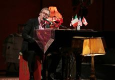 Hugh Laurie & The Copper Bottom Band perform in Milan 2014