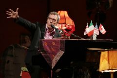 Hugh Laurie & The Copper Bottom Band perform in Milan 2014