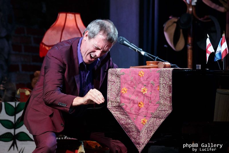 Hugh Laurie & The Copper Bottom Band perform in Graz 2014