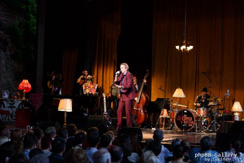 Hugh Laurie & The Copper Bottom Band perform in Graz 2014