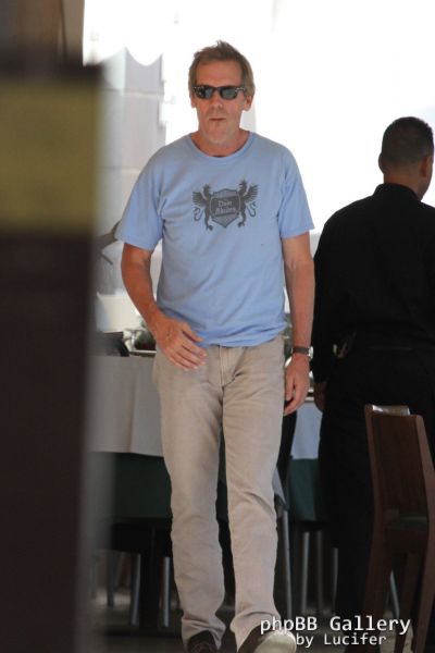 Hugh Laurie - Filming 'The Night Manager' in Palma de Mallorca