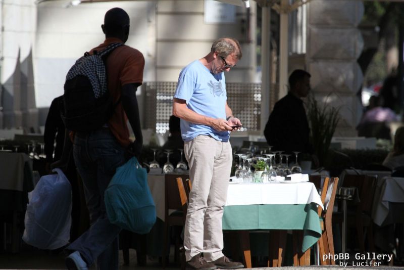 Hugh Laurie - Filming 'The Night Manager' in Palma de Mallorca