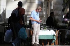 Hugh Laurie - Filming 'The Night Manager' in Palma de Mallorca