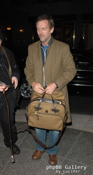 Hugh Laurie leaving his hotel, New York City, 26. Oktober 2006