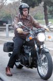 Hugh Laurie - riding his bike - Los Angeles 27. Okt 2005
