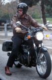 Hugh Laurie - riding his bike - Los Angeles 27. Okt 2005