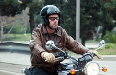 Hugh Laurie - riding his bike - Los Angeles 27. Okt 2005