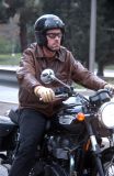 Hugh Laurie - riding his bike - Los Angeles 27. Okt 2005