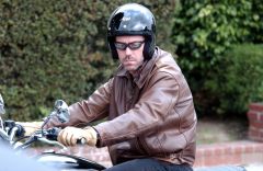 Hugh Laurie - riding his bike - Los Angeles 27. Okt 2005