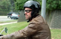 Hugh Laurie - riding his bike - Los Angeles 27. Okt 2005