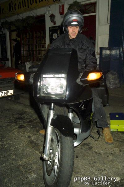 Hugh Laurie - The Ivy March 2003