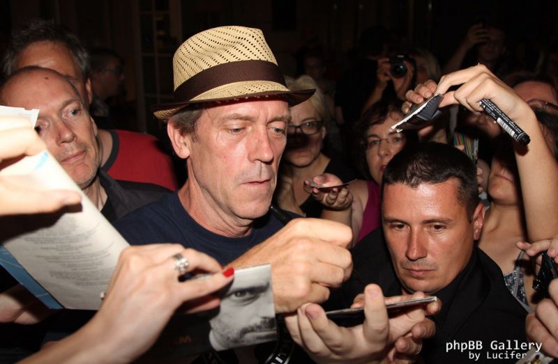 Hugh Laurie - Signs autographs in Wien - July 2013