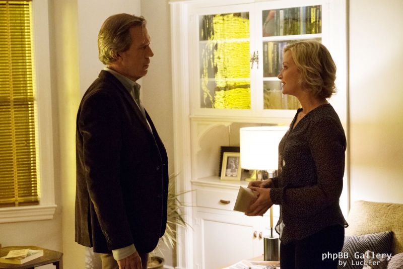 Hugh Laurie - Chance - 1x10 - 'Fluid Management'