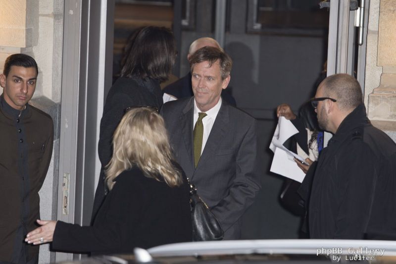 Hugh Laurie - Berlinale 2016 - signing autographs
