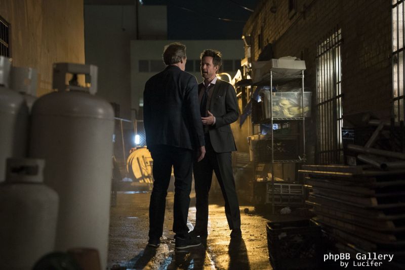 Hugh Laurie - Chance - 2x01 - 'Multitiaxal System'